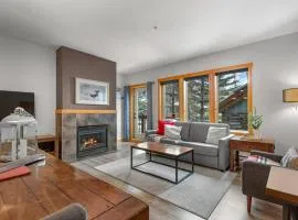 Modern Cabin Vibes with pool at The Lodges