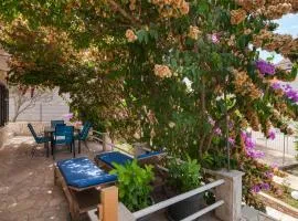 Awesome Home In Supetar With Wifi