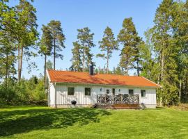 Nice Home In Norra Kedum With Wifi, hotel de lujo en Norra Kedum