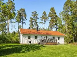 Nice Home In Norra Kedum With Wifi