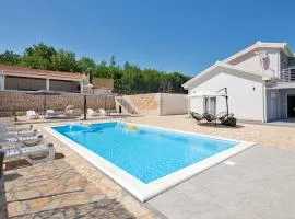 Amazing Home In Zmijavci