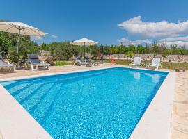 Three-Bedroom Holiday Home In Vinovo Donje, hotel in Donje Vinovo
