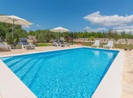 Three-Bedroom Holiday Home In Vinovo Donje