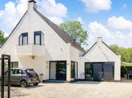 Gorgeous Home In Bunschoten-Spakenb, beach hotel in Bunschoten