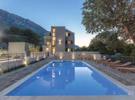 Six-Bedroom Holiday Home In Zagvozd