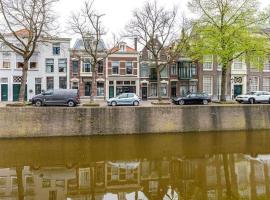 Historisch grachtenpand in centrum Gouda, hotel v destinaci Gouda