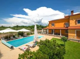Nice Home In Hr-52215 Vodnjan