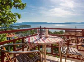 Lovely Apartment In Njivice