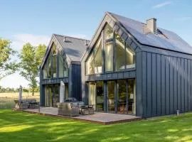 Cozy Home In Czarnocin With Lake View
