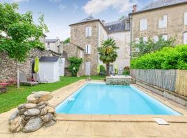 Cozy Apartment In Saint Jean Du Bruel, hotel v destinaci Saint-Jean-du-Bruel