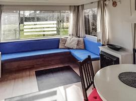 Gorgeous Stacaravan In Tzummarum, hotel in Tzummarum