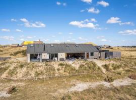 4 Bedroom Lovely Home In Hvide Sande, hotel in Havrvig