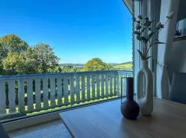 Bovenappartement in Winterberg met balkon en uitzicht over het bos