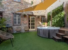 Stunning Home In Capannori With Jacuzzi