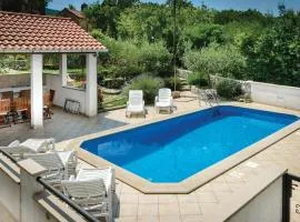 4 Bedroom Cozy Home In Gruda