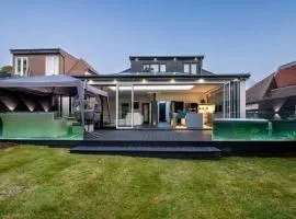 Luxury 4-Bedroom High-End Home, Includes Jacuzzi and Pool Table