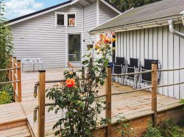 2 Bedroom Nice Home In Borrby, hotel v destinaci Borrby