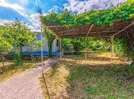 2 Bedroom Stunning Home In Pakostane