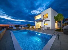Villa Red with pool and sea view
