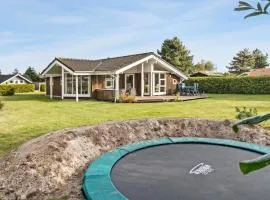 Nice Home In Væggerløse With Wifi