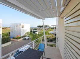 Cozy Home In Marina Di Ragusa With Wifi, hotel in Marina di Ragusa