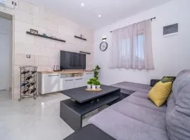 Lovely Home In Pucisca - Praznica