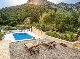 Awesome Apartment In Klek With Wi-Fi