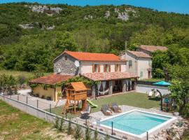 Gorgeous Home In Roc With Wifi, hotel di Roč