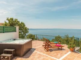Two-Bedroom Holiday Home In Tucepi, hotel v Tučepi