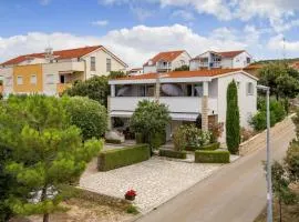 Nice Apartment In Mandre With Wifi