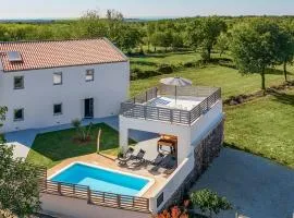4 Bedroom Lovely Home In Zuzici