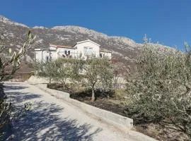 Three-Bedroom Apartment In Gata