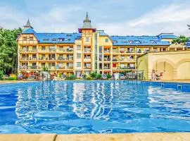 3 Bedroom Lovely Apartment In Lukecin