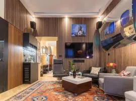 Luxury Apartment by Hi5- The Actor's Den
