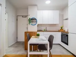 Flexible SelfCheckIns 110 - Zagreb - Private Parking - Loggia