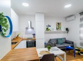 Flexible SelfCheckIns 110 - Zagreb - Private Parking - Loggia