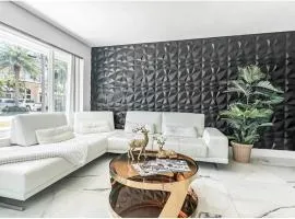 Amazing Home w Heated Pool 8 mins to the Beach