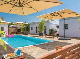 Ten-Bedroom Holiday Home In Petrcane