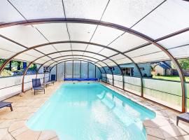 Awesome Home In Rubercy With Sauna, hotel en Rubercy