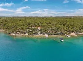 Six-Bedroom Holiday Home In Sibenik