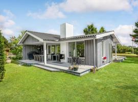 Lovely Home In Juelsminde With Kitchen, hotel in Sønderby