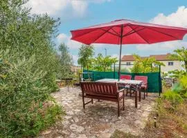 Lovely Apartment In Pula With Wifi
