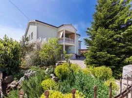 1 Bedroom Cozy Apartment In Valtura
