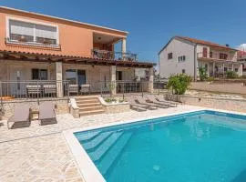 3 Bedroom Lovely Apartment In Vrpolje