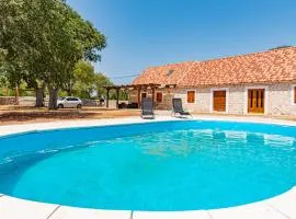 2 Bedroom Beautiful Home In Drinovci