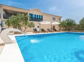 7 Bedroom Awesome Home In Polaca