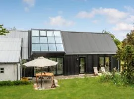 4 Bedroom Stunning Home In Knebel