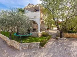 3 Bedroom Awesome Apartment In Malinska