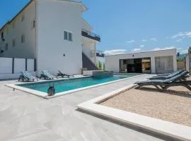 Awesome Home In Veliki Prolog