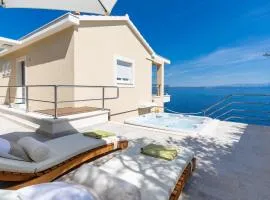 Gorgeous Home In Blato With Jacuzzi